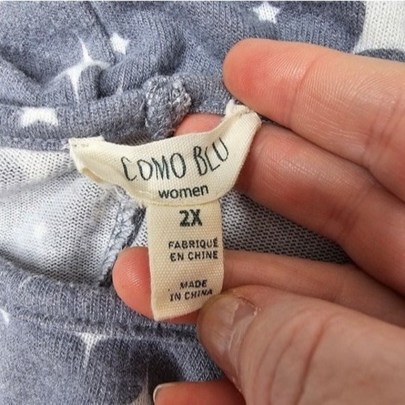 COMO Blu Women Grey and White Star print Cutout Sleeve Banded Waist Top, Size 2X - Picture 8 of 8